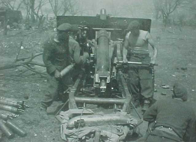 25-pounder in full recoil